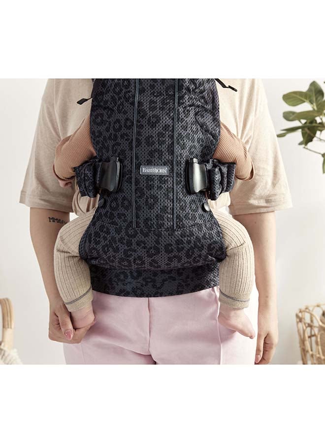 BABYBJORN حمالة الأطفال ون إير، شبكة 3D، أنثراسايت/فهد - Image 5